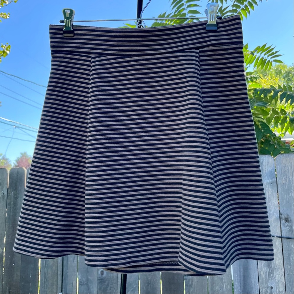 Black and brown striped cotton/poly blend skirt from Banana Republic in size M.